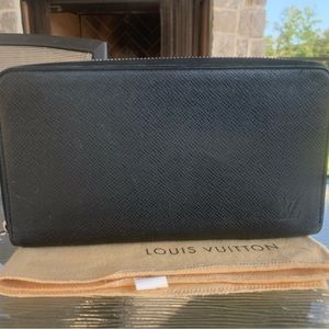 ‼️SOLD‼️ Louis Vuitton Taiga Leather Black Zippy Organizer Wallet